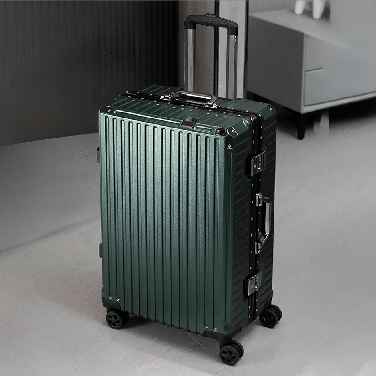 Valise trolley à cadre aluminium 20"-28" – Port USB, serrure à combinaison & roues spinner